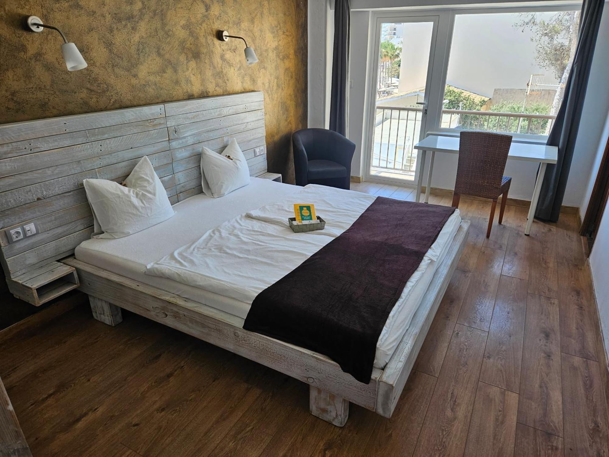 Seven Hostal Cala Millor  Luaran gambar